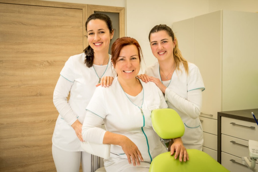 Lekárky kliniky AXIS-DENT v ordinácii v Dunajskej Strede